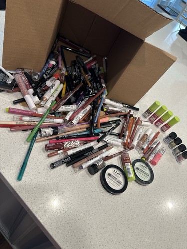Large mixed makeup lot - large,