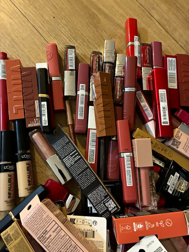 Assorted full size makeup - full,