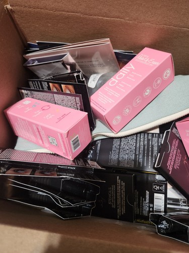Assorted sample size makeup - assorted,